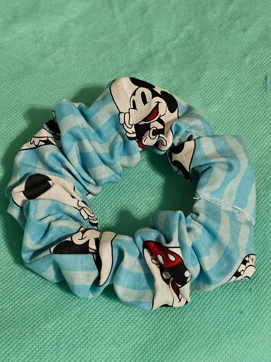 Size mimi.Mimi mouse blue scrunche. I double stitch them.